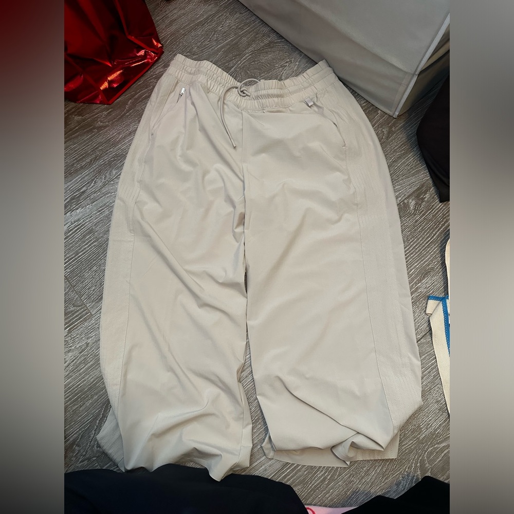 ATHLETA PANTS - TAN